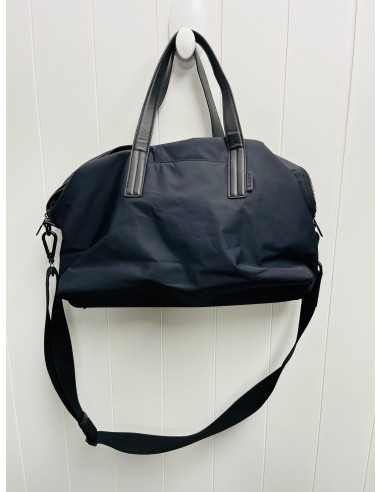 Duffle And Weekender By   awaySize: Large s'inspire de l'anatomie humaine